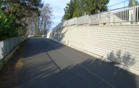 Neue Stützmauer für Kahlen Brink in Veltheim